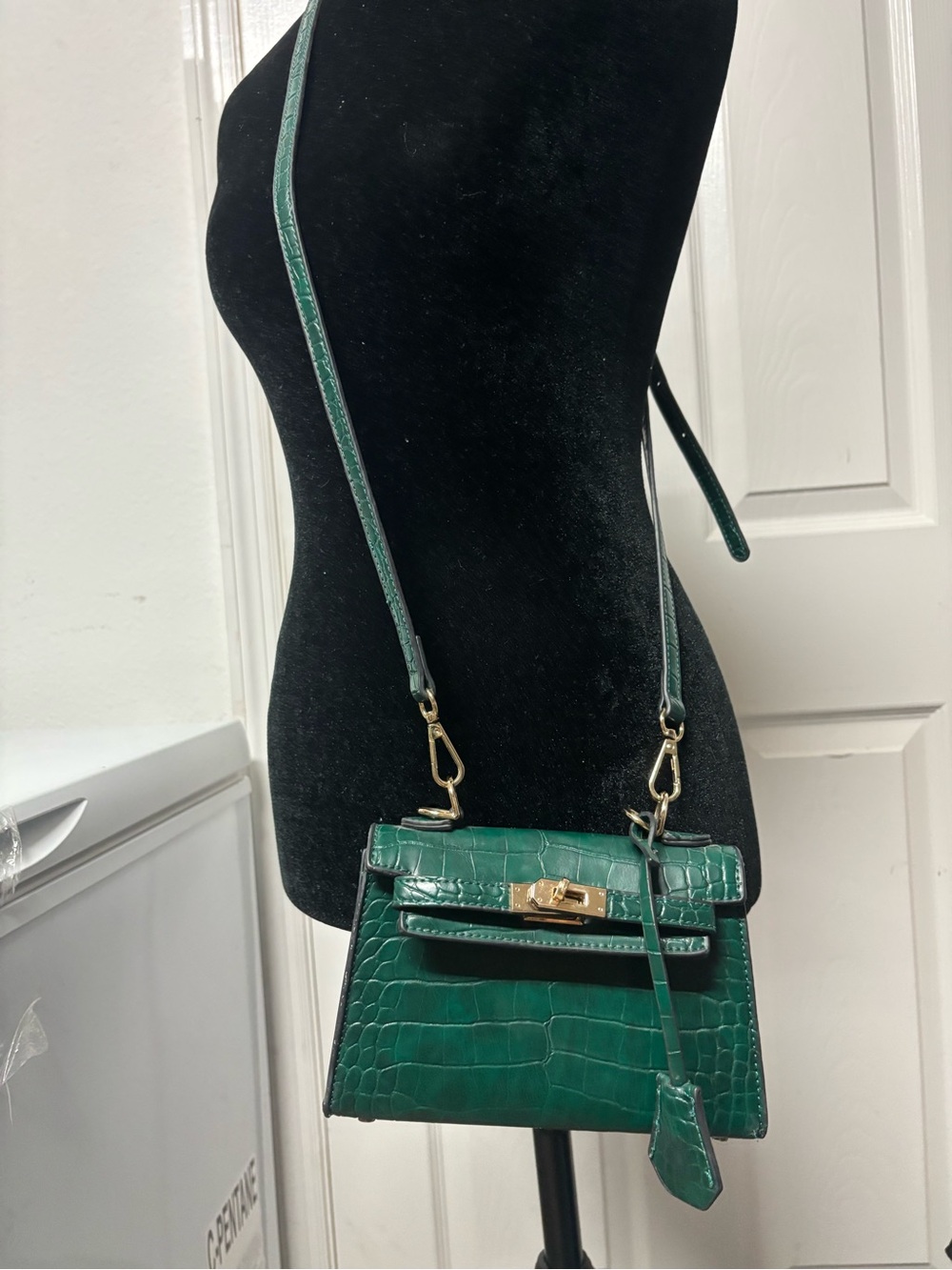 Green Croc-Embossed Crossbody Shoulder Bag - Gold Hardware